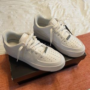 White Nike AirForce 1’s Sage Platform Size 8